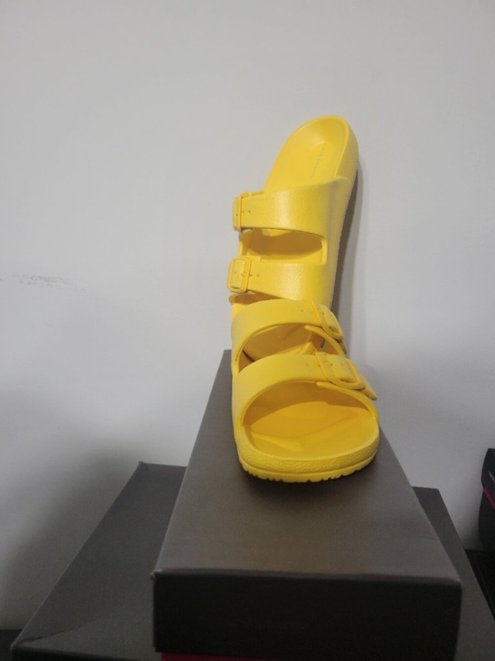 NIB Vince Camuto Yellow Double Buckle Footbed Slide Sandals